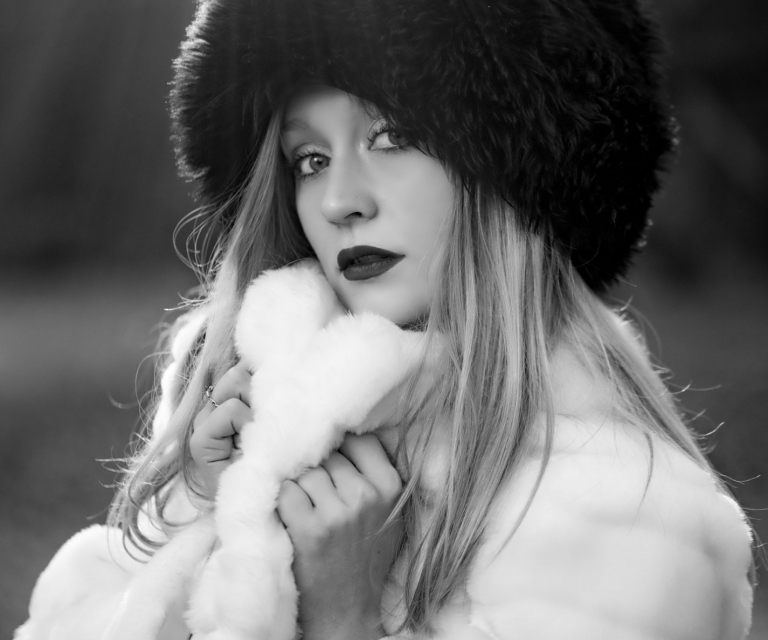 model-in-russian-fur-hat